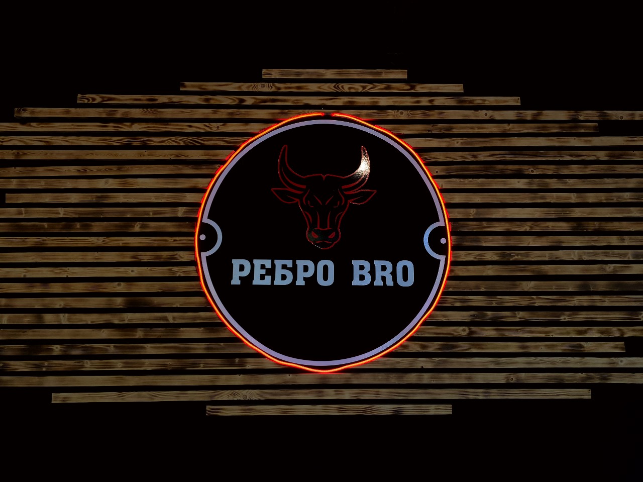 Блюда на гриле-стейк хаус «Ребро Bro»