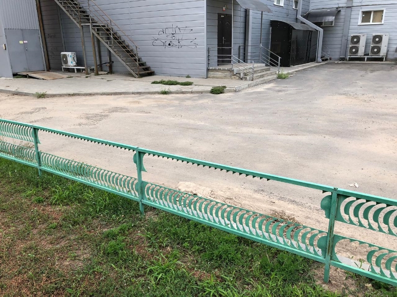 Сломанный забор на Курчатова